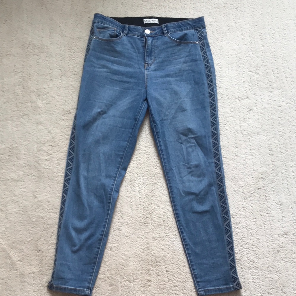 Geometric Embroidered jeans